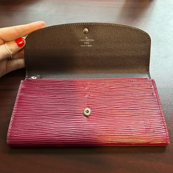 Authentic Louis Vuitton Fuchsia Epi Leather Emilie Wallet - Picture 5 of 10